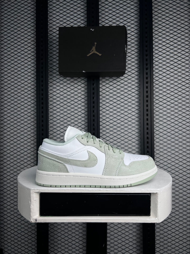 Hairy napped leather low-top in pale mint and white