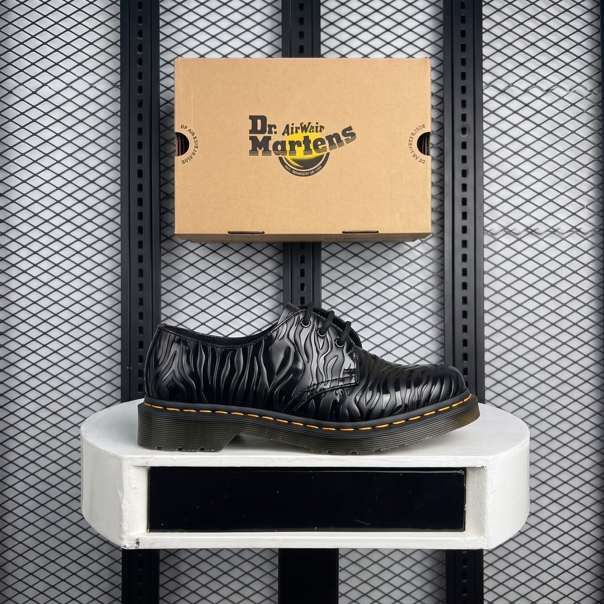Embossed patent leather derby with contrast welt stitching