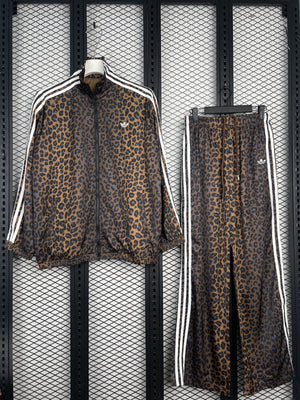 Matte leopard-print tracksuit set with contrast side striping