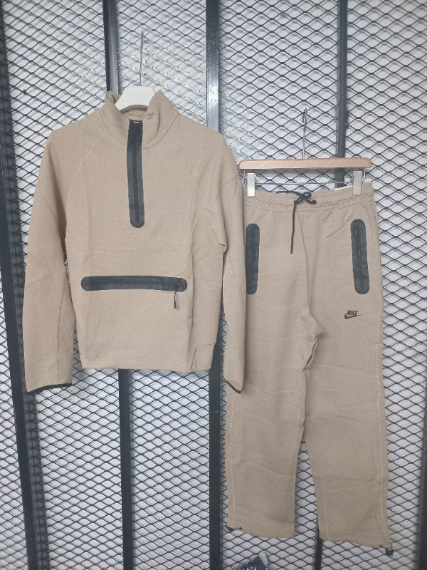 Tracksuit khaki