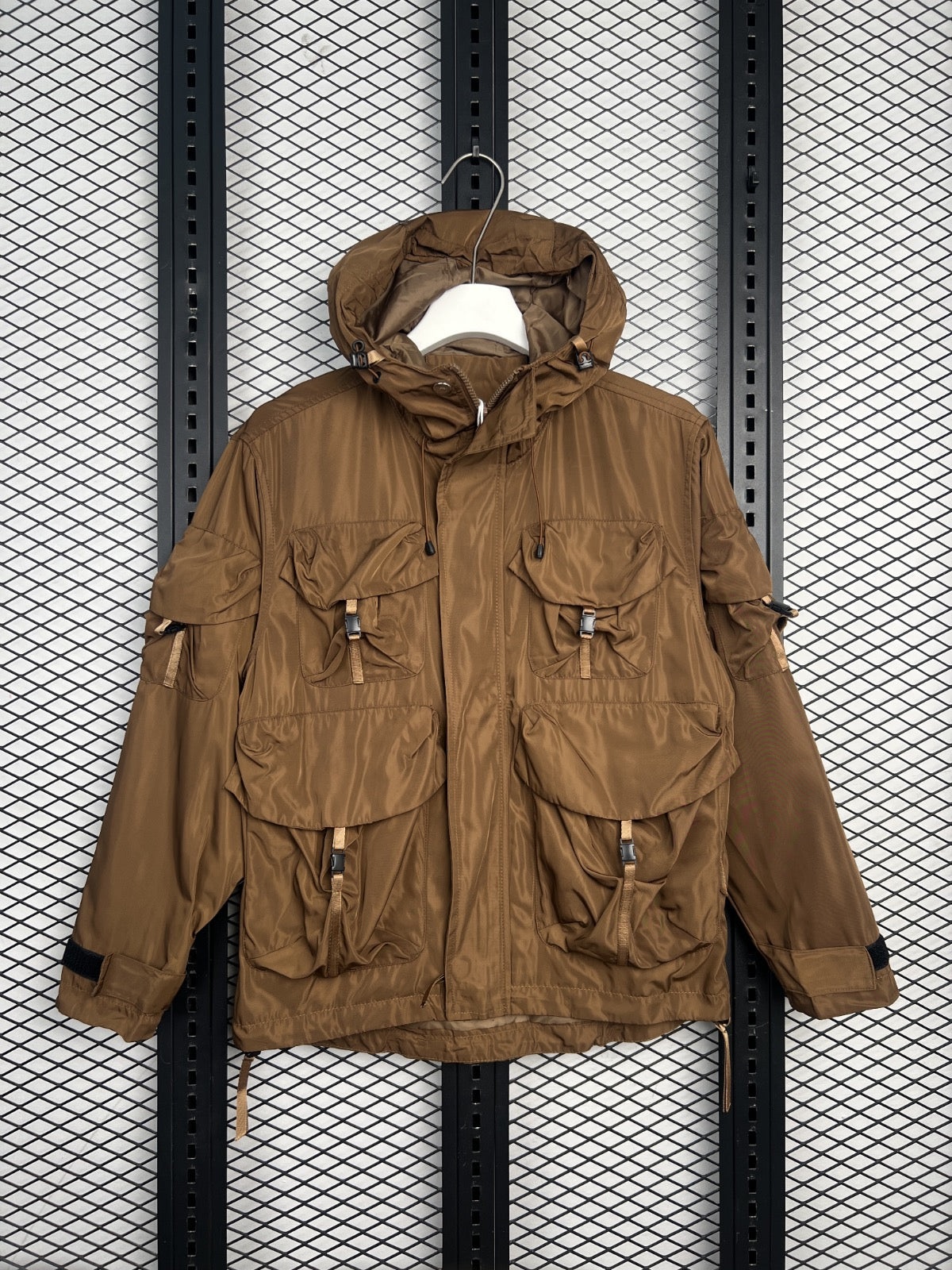 Multi-pocket technical hooded cargo jacket in tobacco brown