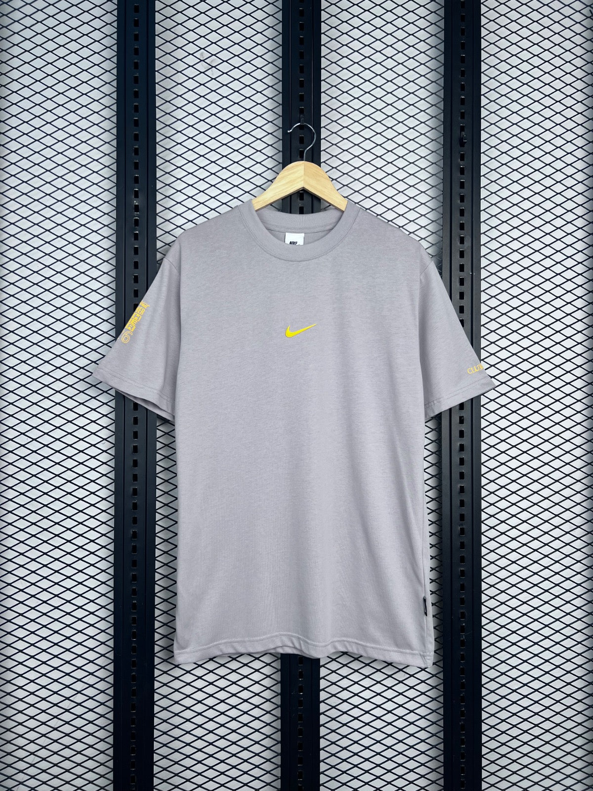 Crew-neck jersey tee with bright yellow graphic