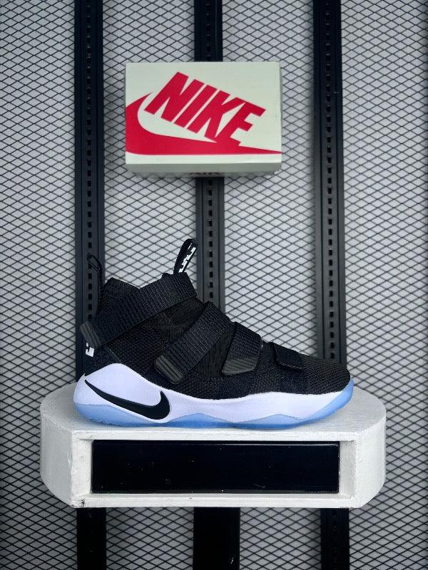 Four-strap mesh high-top with icy blue sole