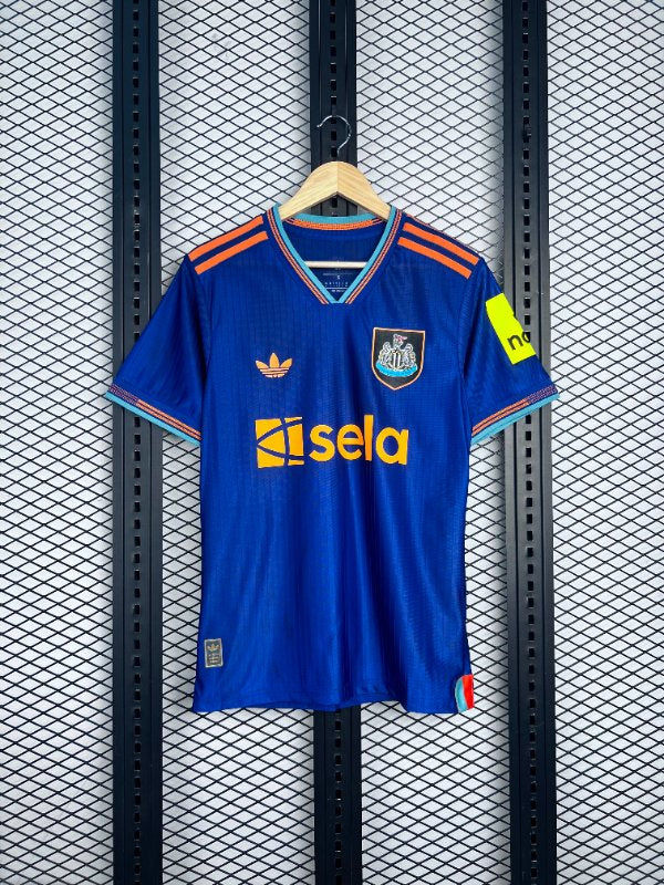 Polyester short-sleeve sports jersey in navy and orange