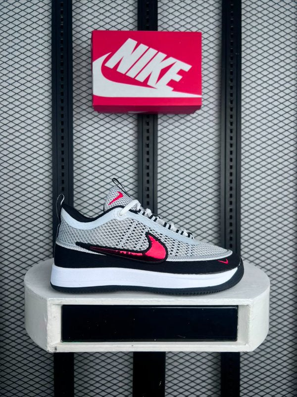 Iridescent pink side accent low-top in grey mesh