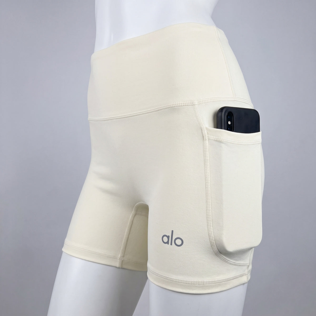 High-waisted compression bike shorts with side pockets