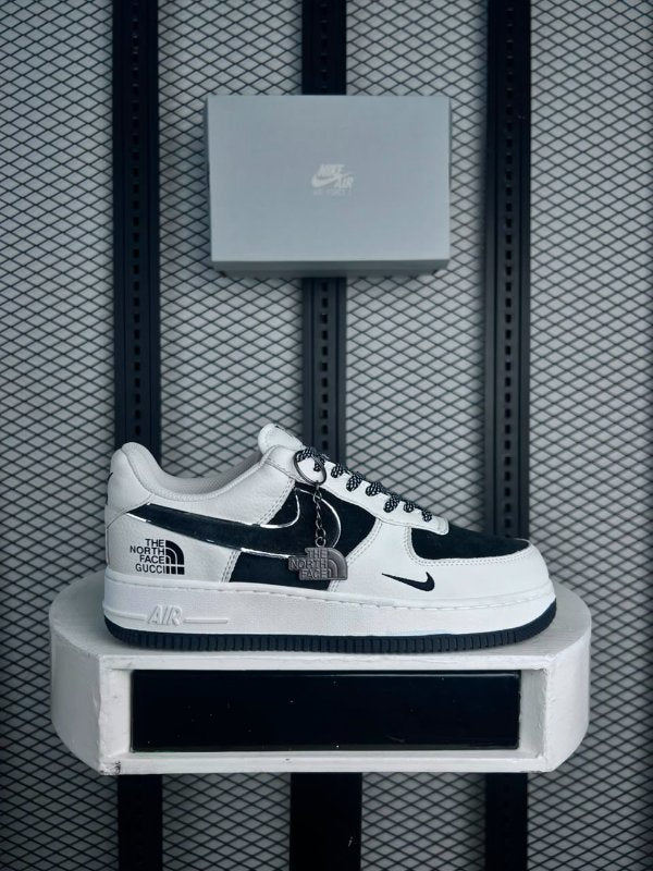 Low-top court silhouette in monochrome panelled leather