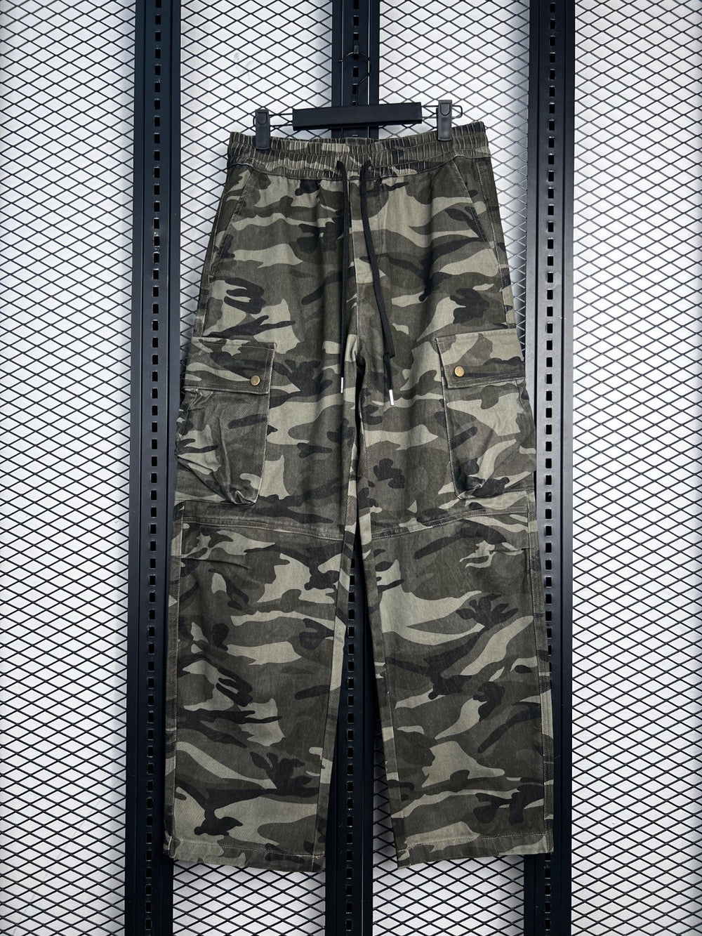 Cotton twill cargo trousers in woodland camouflage