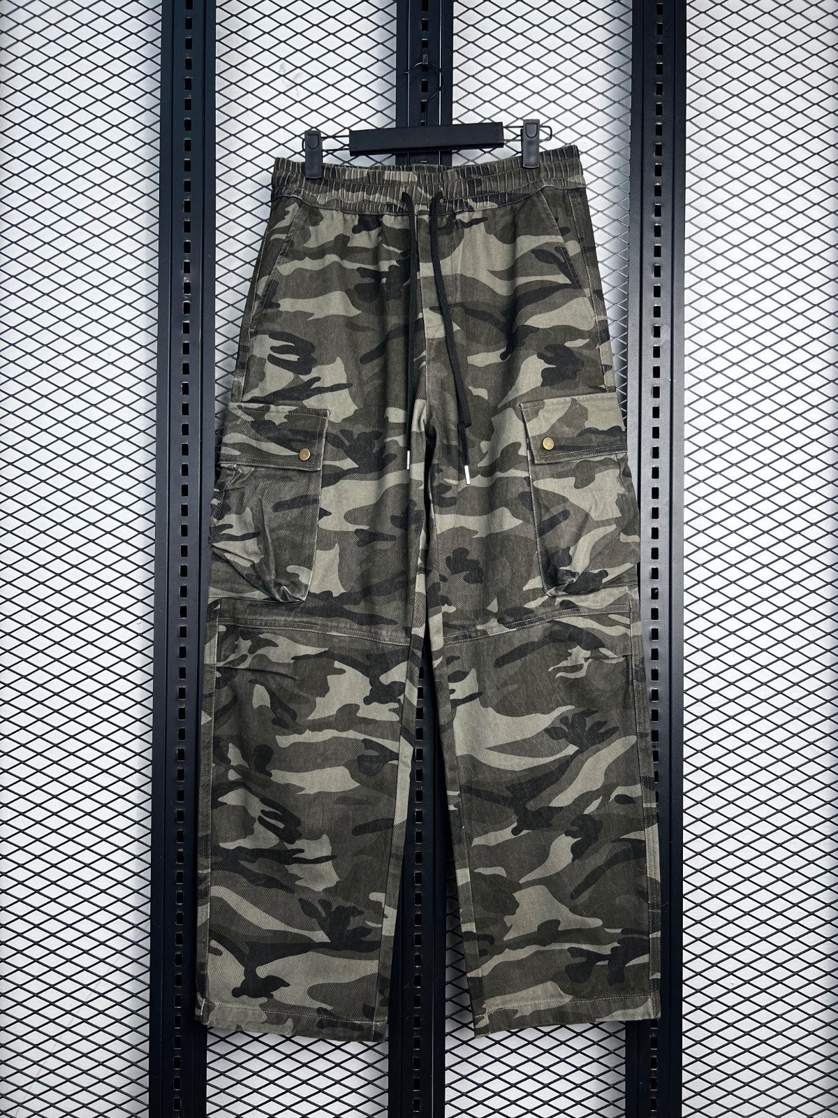 Cotton twill cargo trousers in woodland camouflage