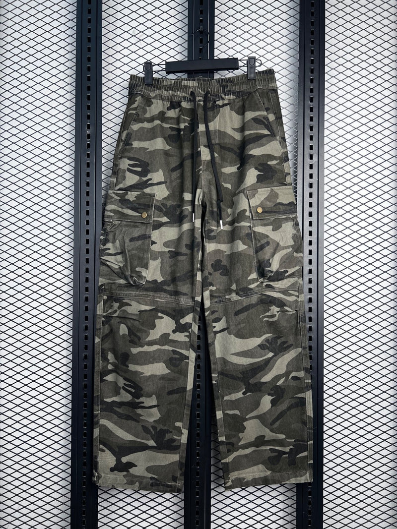 Cotton twill cargo trousers in woodland camouflage