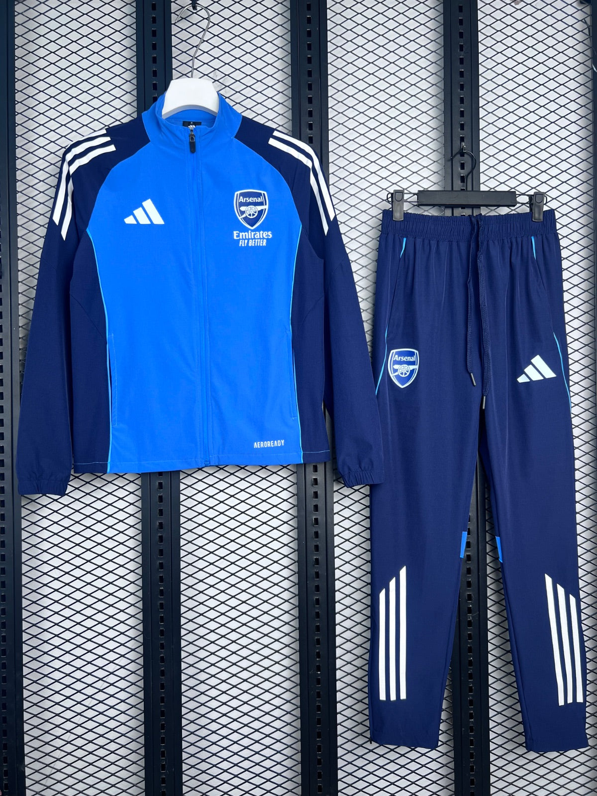 Contrast-sleeve zip-up training jacket in light and navy blue