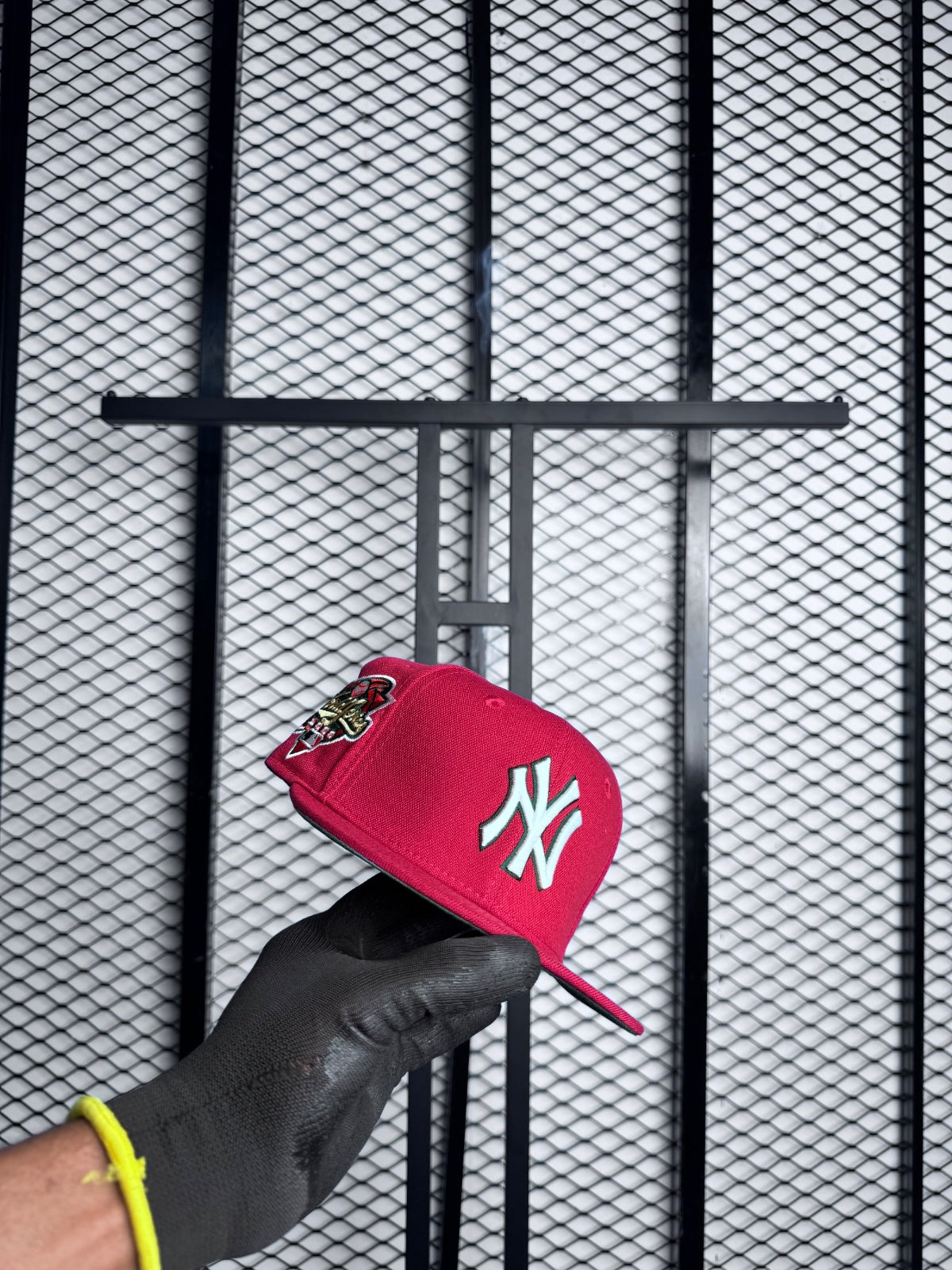 YN fitted cap red white