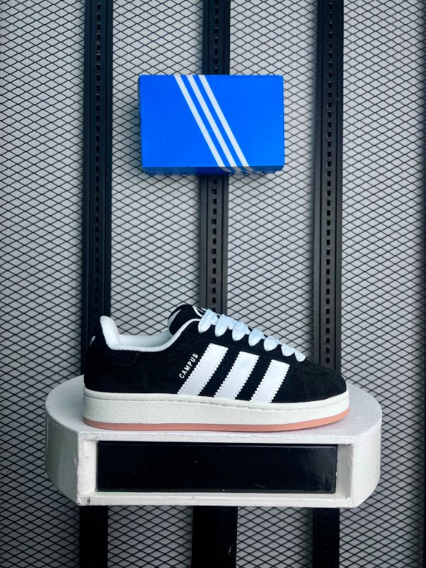 Sneaker black white