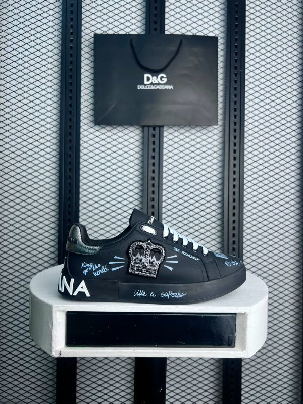 Printed leather low-top in black and white on a cup sole with a luxury finish