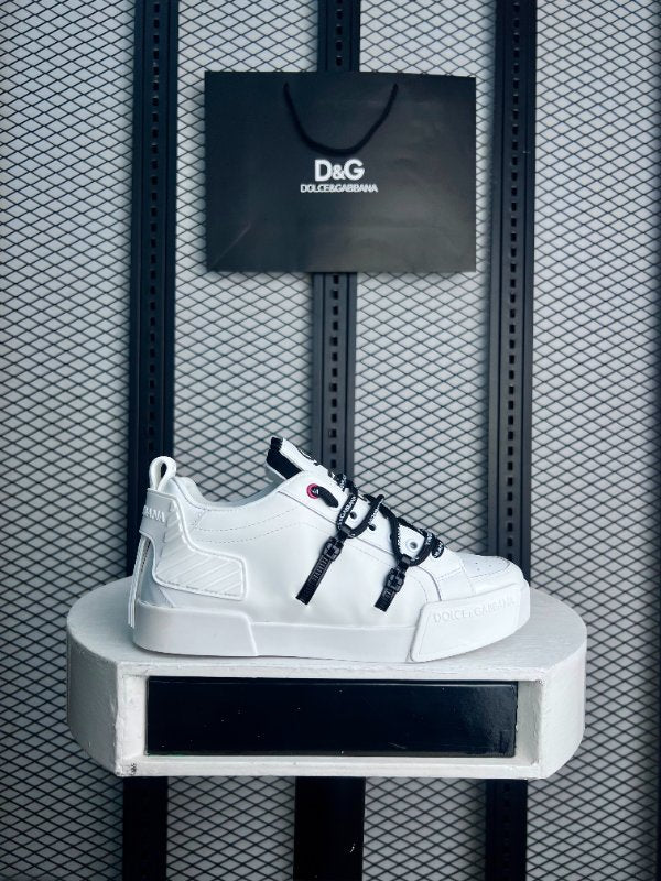 Smooth white leather trainer with toggle lace detail