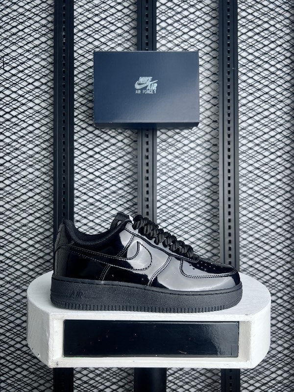 Rope-lace patent low trainer in triple black