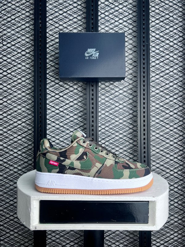 Camouflage canvas low-top with gum outsole