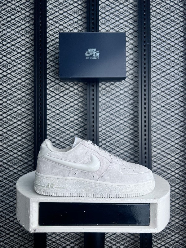 Brushed nubuck low-top trainer with translucent side overlay