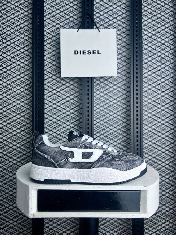 Sneaker black with white