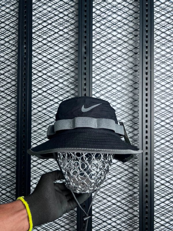 Webbed trim hat in black