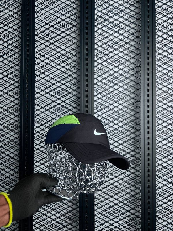 Cap black with green