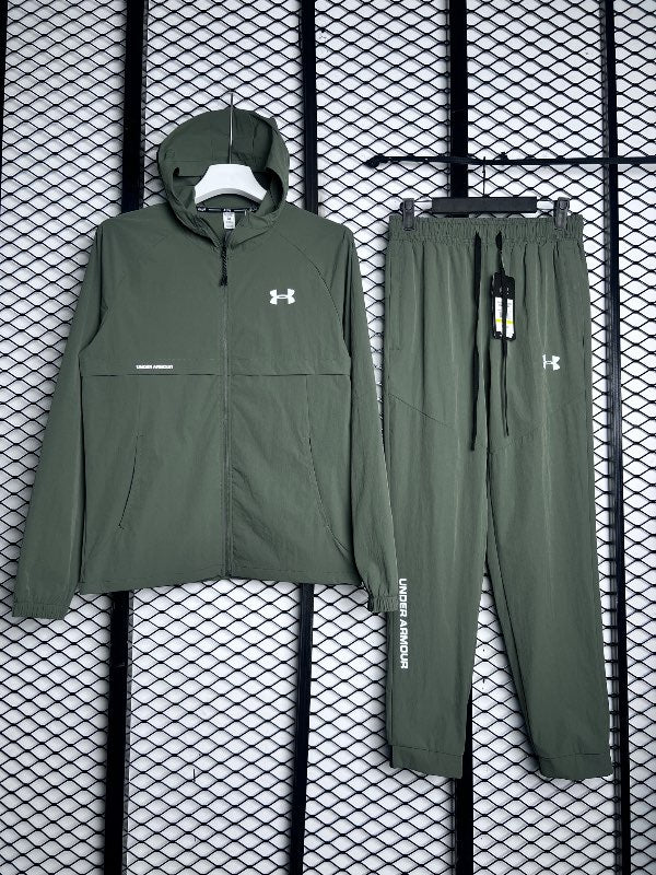 Sport tracksuits green