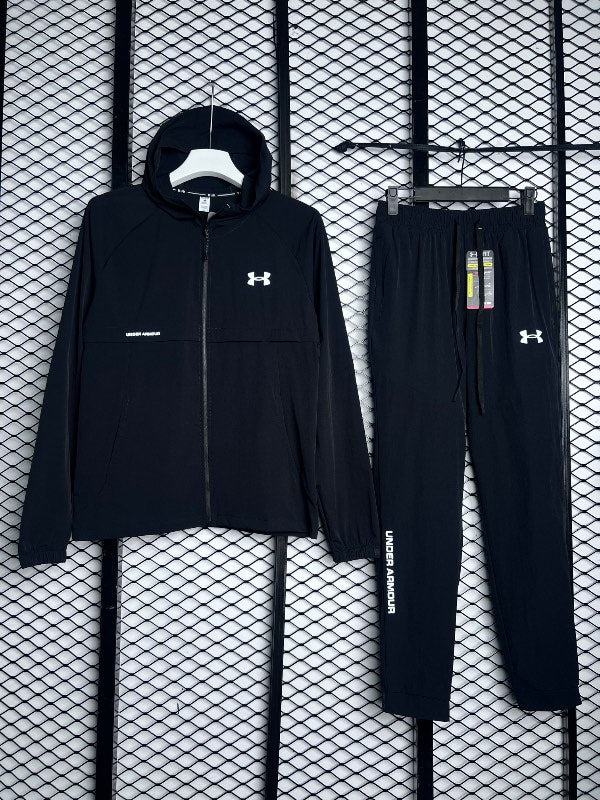 Sport tracksuits black