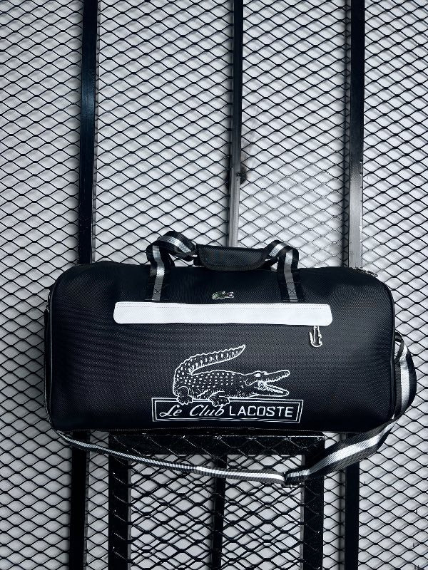 Duffle silhouette in black canvas with