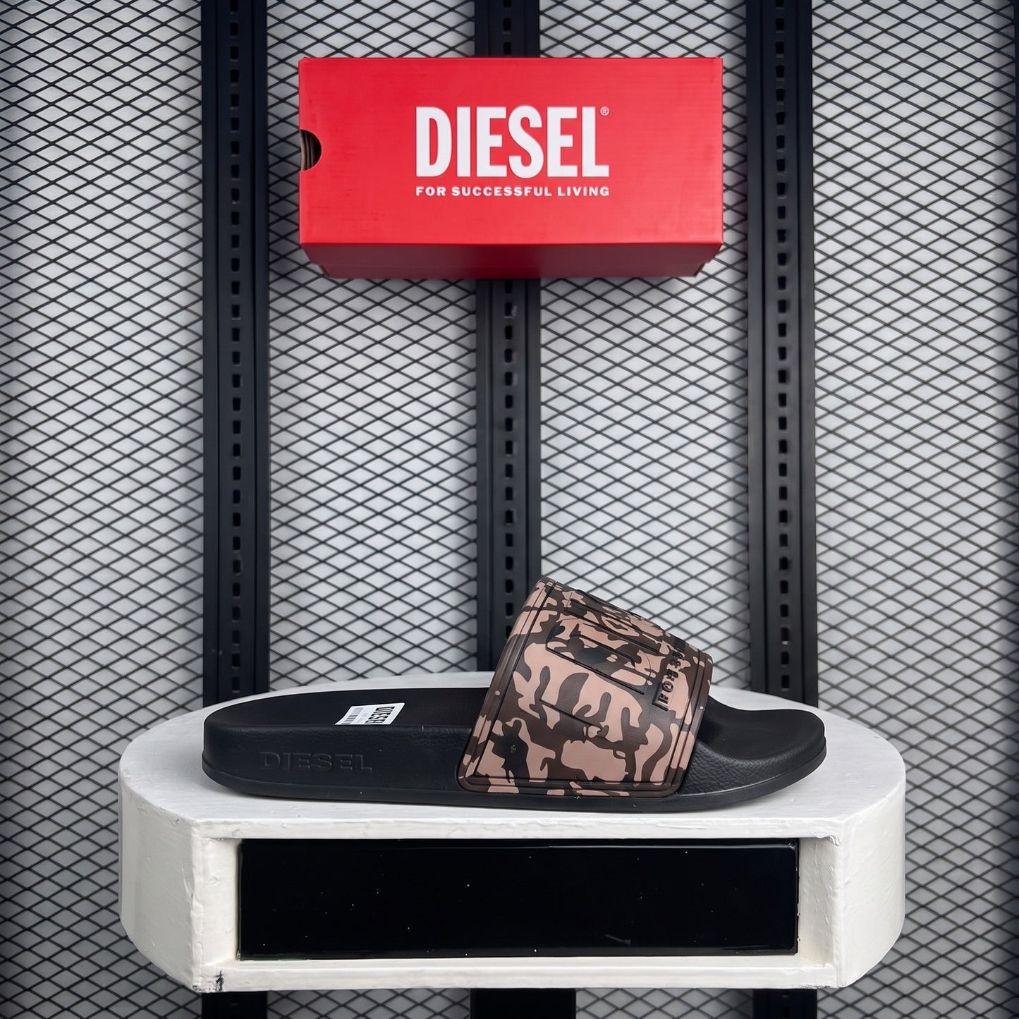 Camouflage-print rubber slide in brown and black