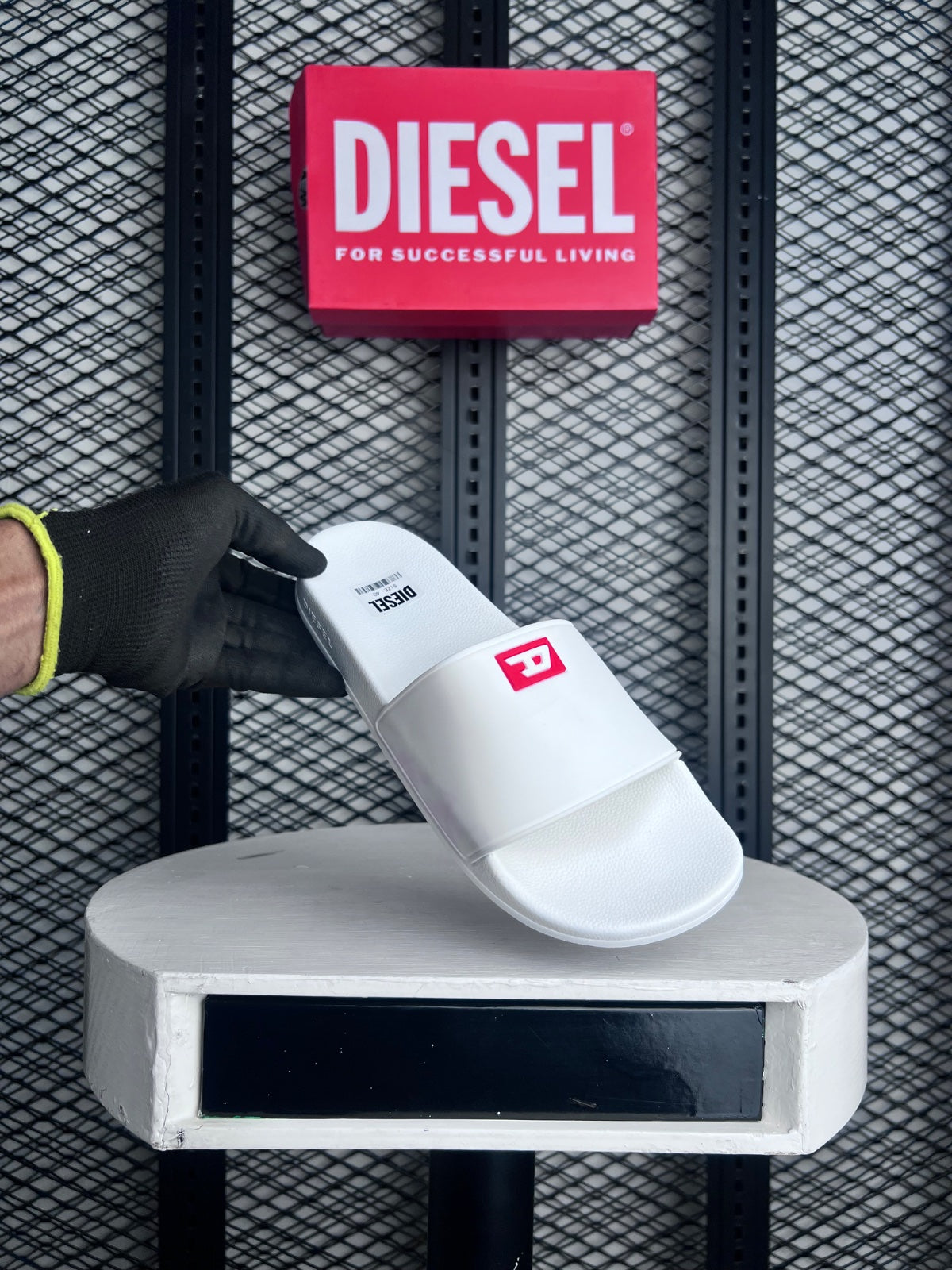 Slide white D264131