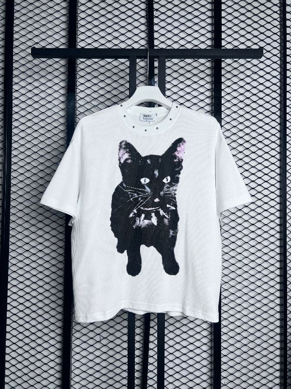 White textured tee with cat print and neck studs