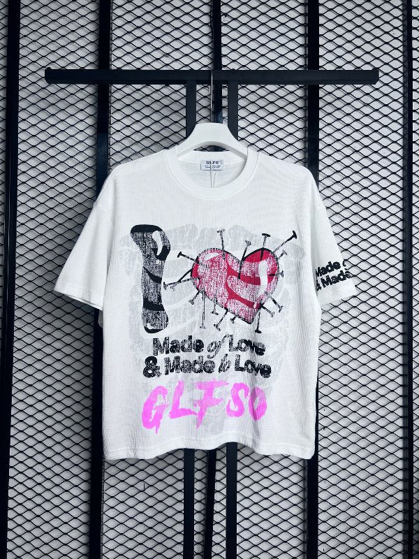 Heart and nails graphic textured tee in white