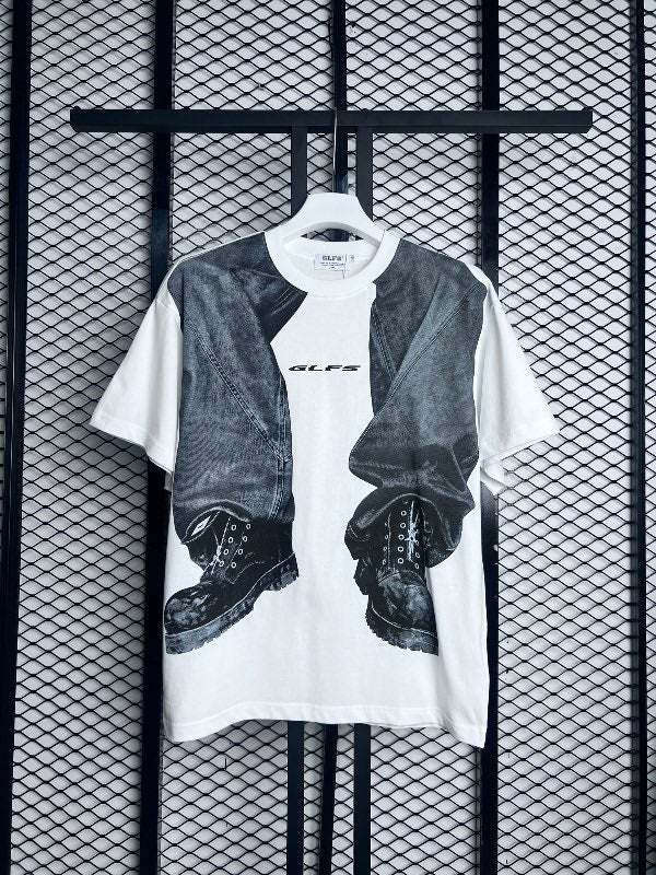 Drop-shoulder cotton t-shirt with legs graphic print