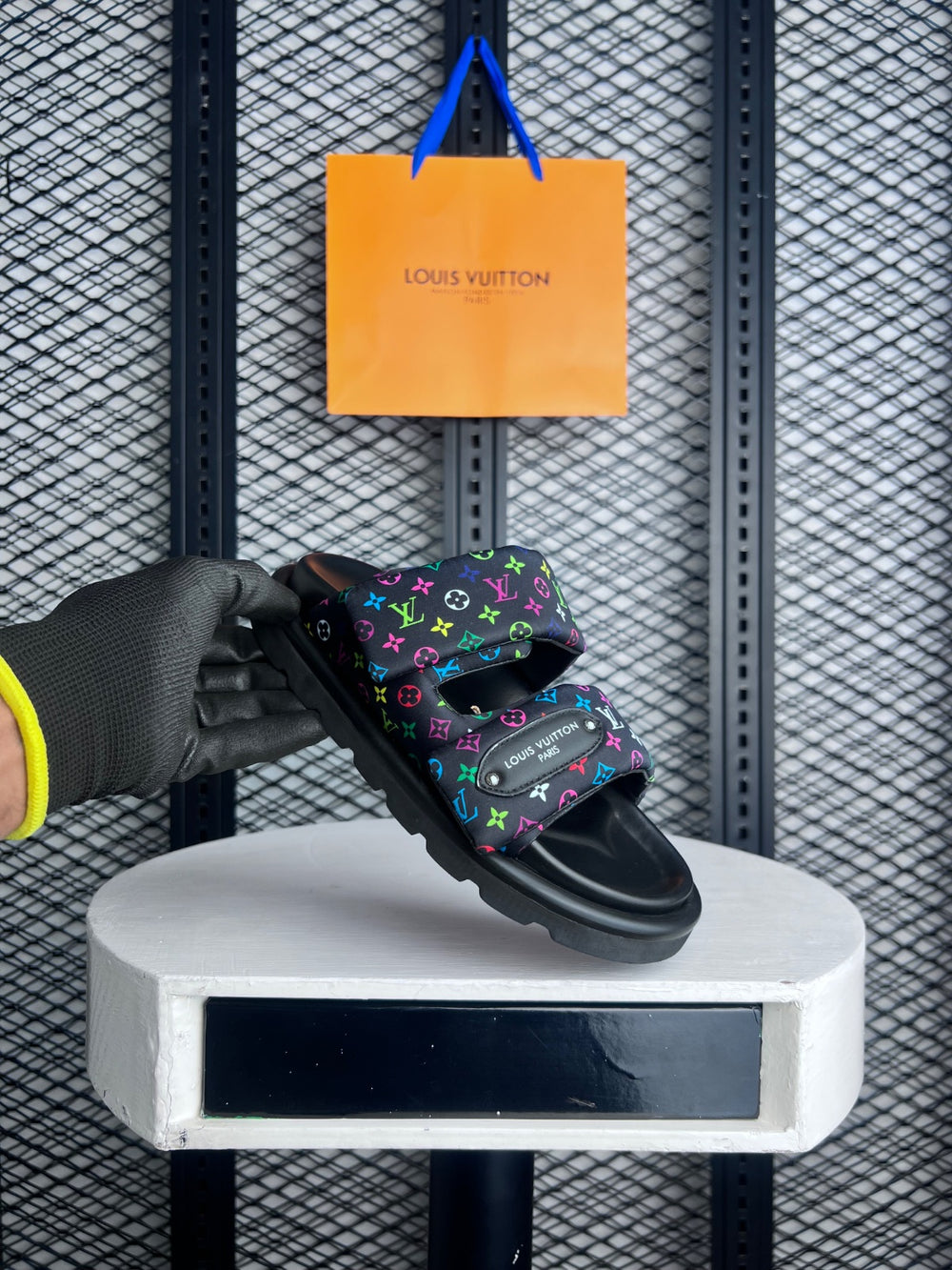 BLACK MURAKAMI slide