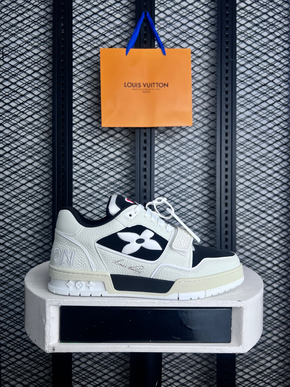 Trainer sneaker cream black