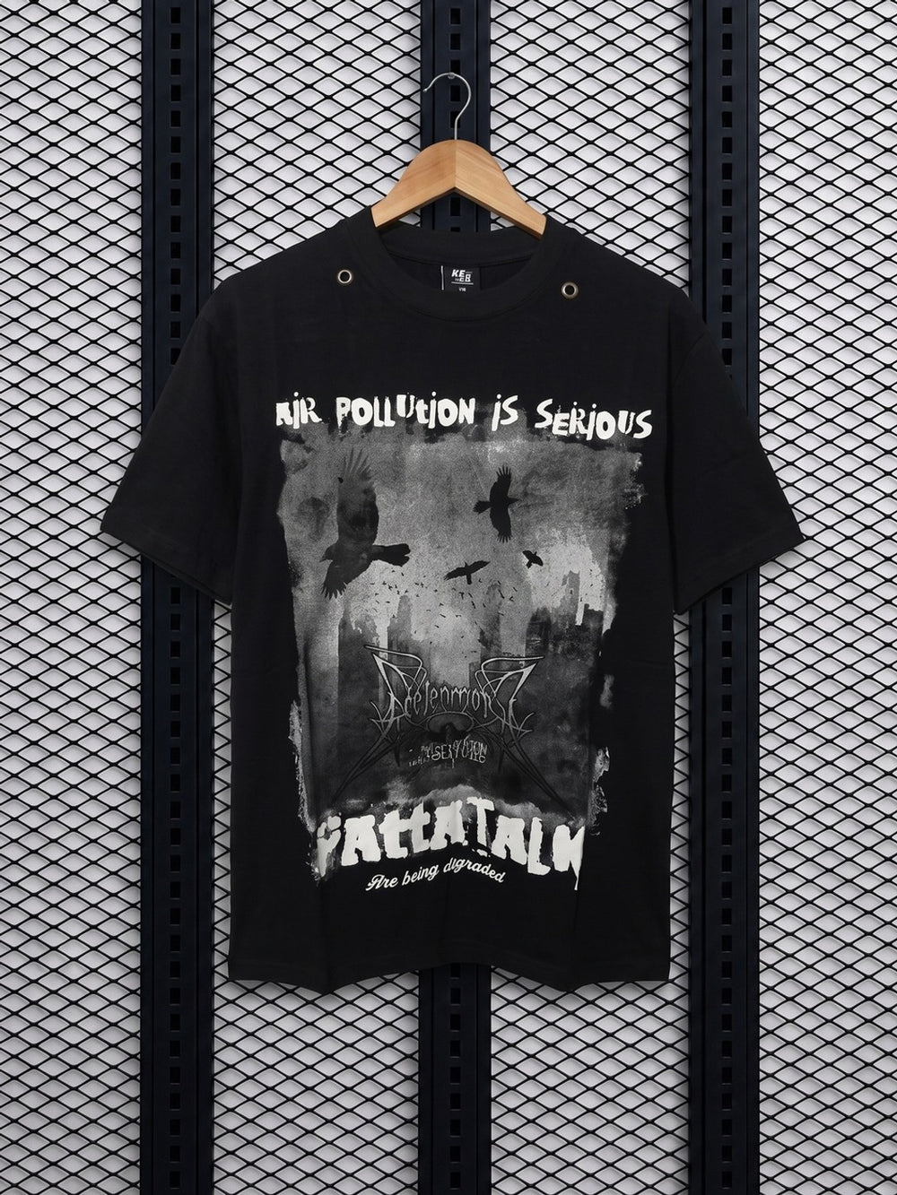 Metal grommet detail t-shirt with graphic print