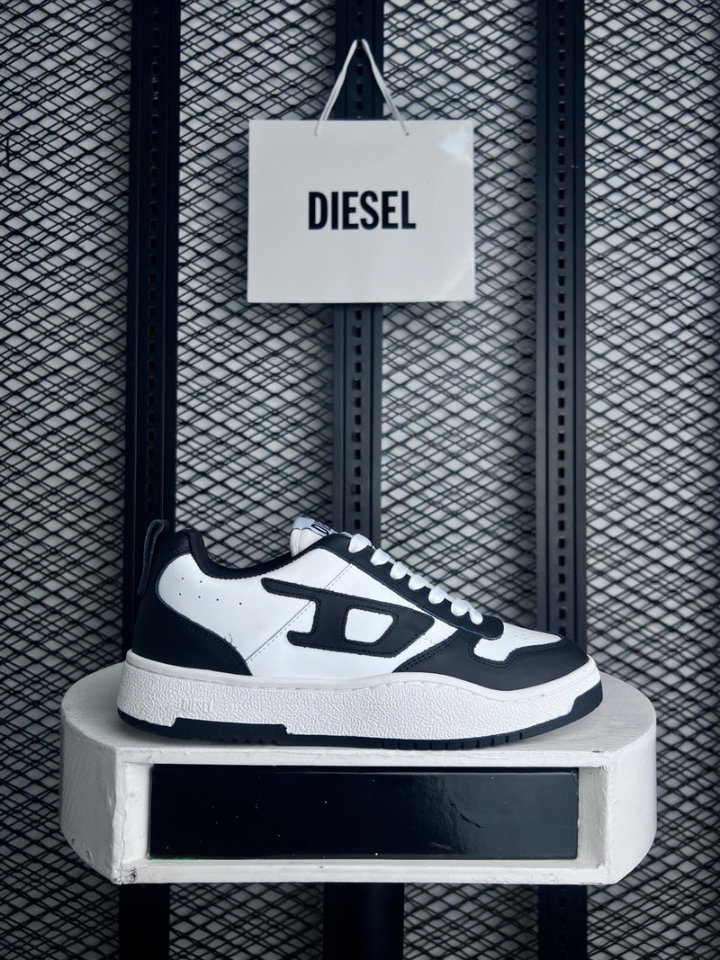 Sneaker black and white