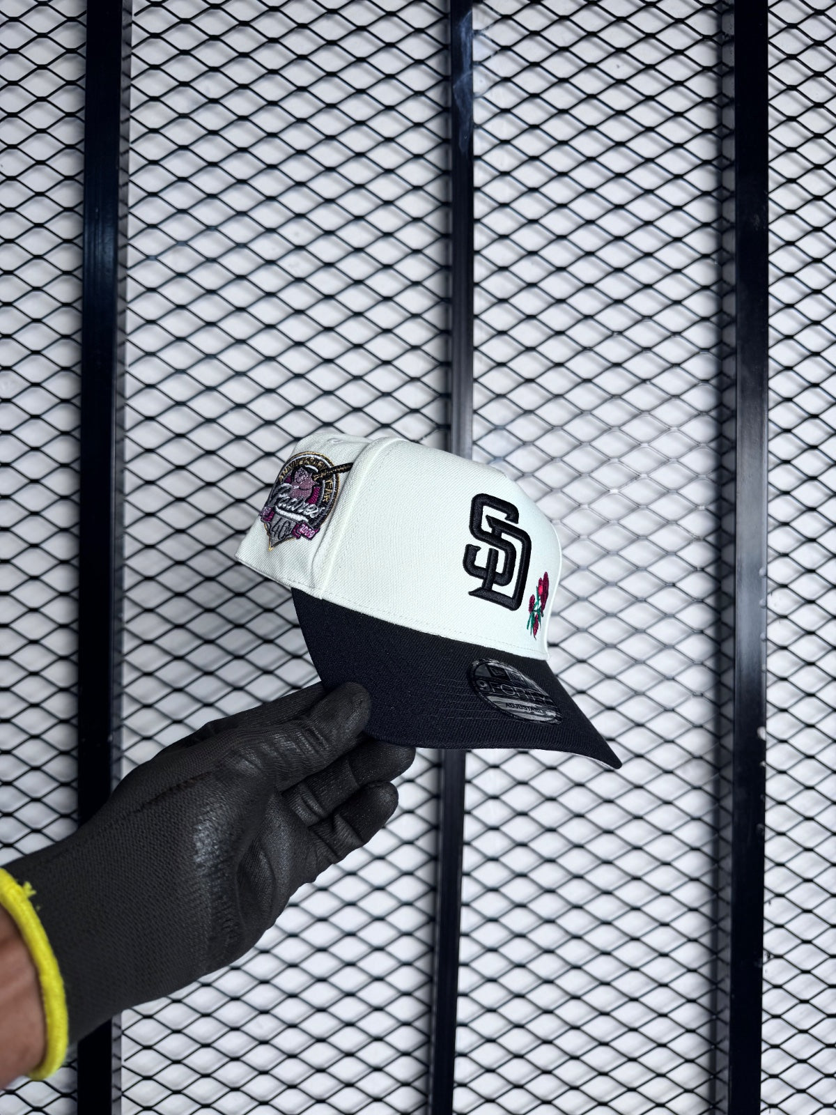 SD cap  cream red and black
