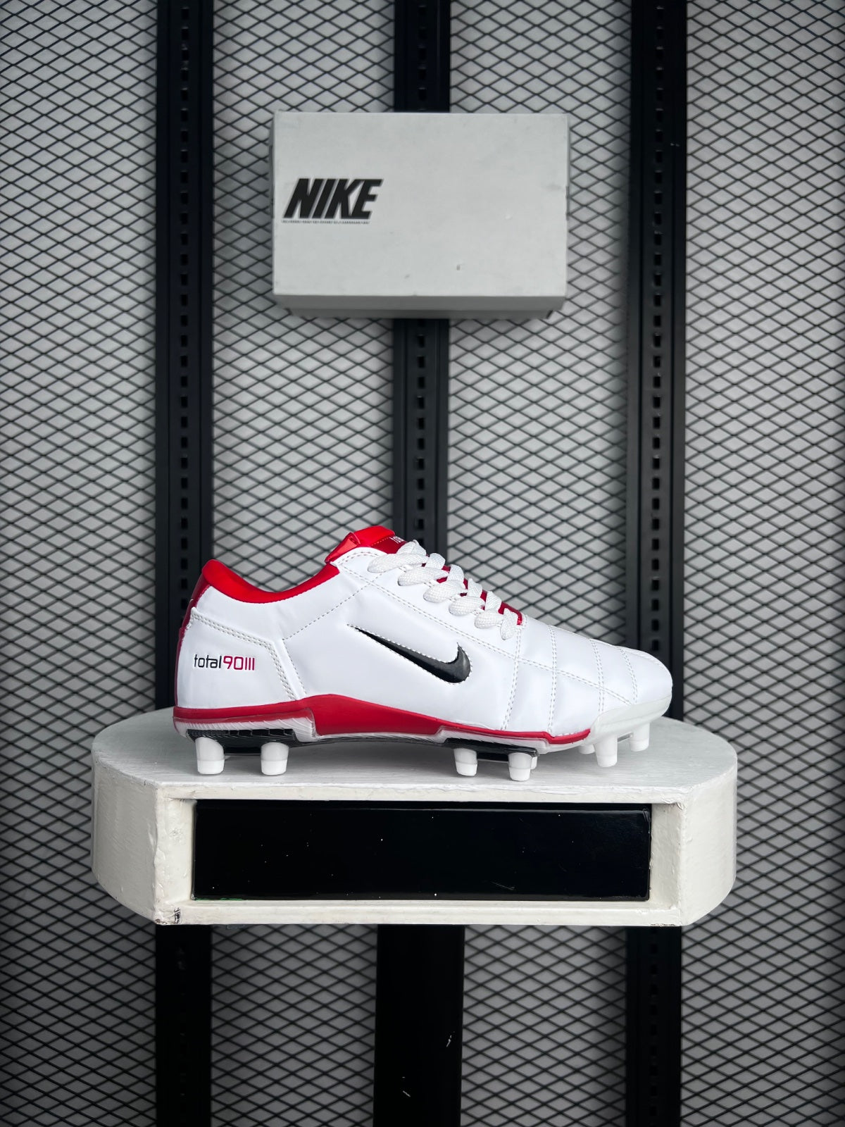 FG white end red SOCCER BOOTS
