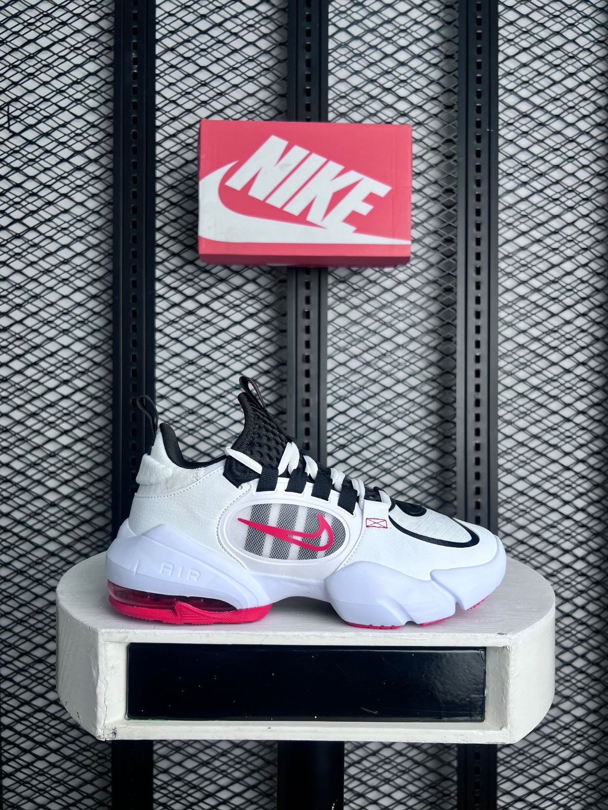 Sneaker white colorway