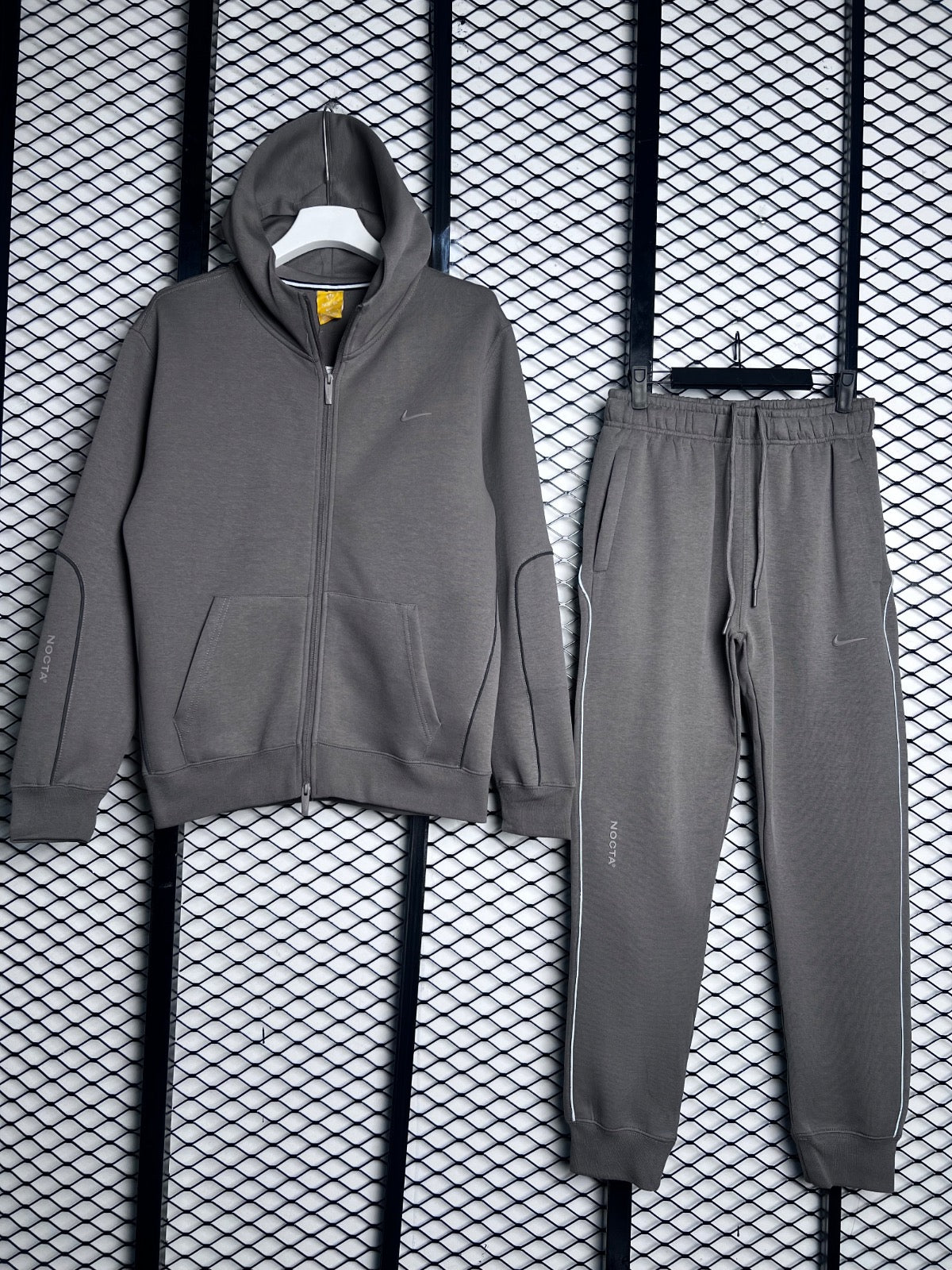 Tracksuit brown FN7680