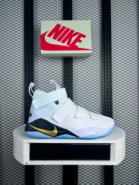 Special edition sneaker