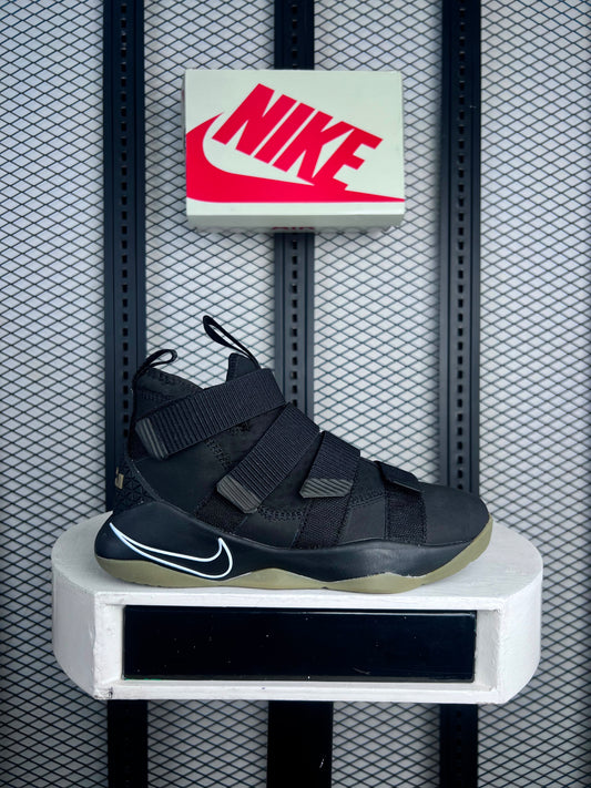 Special edition sneaker